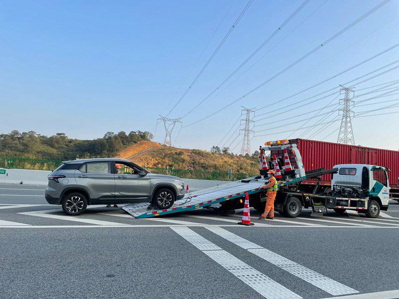湛江道路救援：24小時專業(yè)救援服務(wù)，快速解決您的道路困境